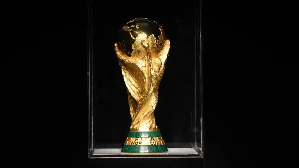 El Trofeo de la FIFA de la Copa Mundial 2026 llegará a México antes de la inauguración del torneo. Conoce el recorrido por ciudades mexicanas, fechas, sedes y cómo vivir esta experiencia única de cerca. ¡TE COMPARTIMOS UN LINK!