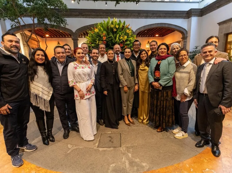 La Secretaría de Turismo afina su estrategia de promoción rumbo a FITUR 2026, uno de los encuentros turísticos más importantes del mundo, se reunió con los secretarios de turismo de todo el país y lanzó una licitación para fortalecer el apoyo operativo. Aquí te contamos los detalles.