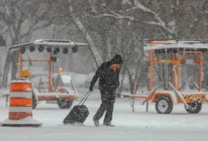 La tormenta invernal en la frontera México–EU ha afectado vuelos y carreteras; viajar preparado es clave para disfrutar sin contratiempos.