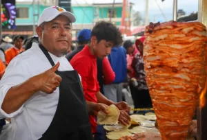 Tacos al pastor, una experiencia gastronómica que ofrece México