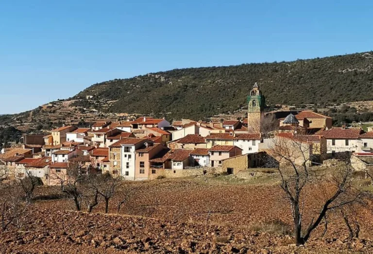 Adamuz es un pueblo que resume la esencia rural del sur de España. Se ubica en la provincia de Córdoba, dentro de la comunidad autónoma de Andalucía.