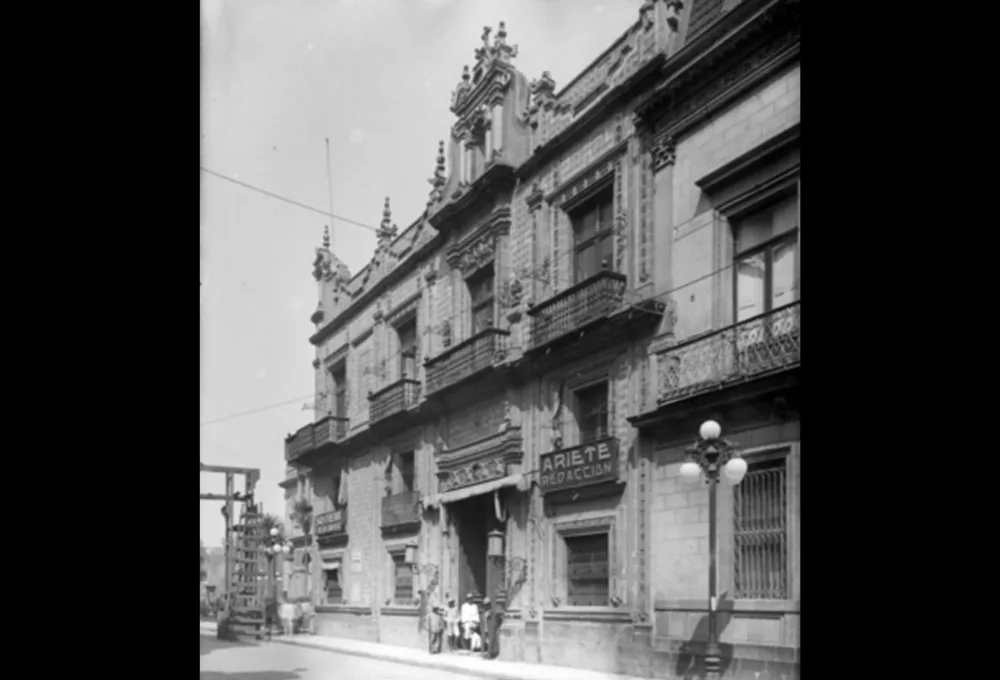 La Casa de los Azulejos: La joya del Centro Histórico