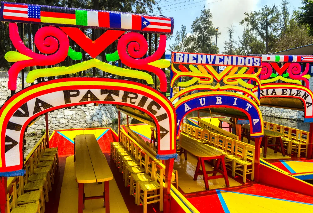 El origen romántico de las trajineras: ¿Por qué todas llevan nombres de mujeres?