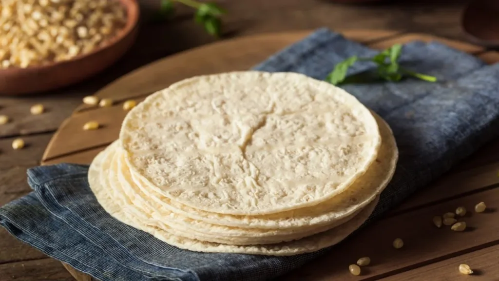 ¿La tortilla es pan? Para ti ¿sí lo es? Descubre por qué este mito es falso y conoce las diferencias históricas, culturales y técnicas entre ambos alimentos.