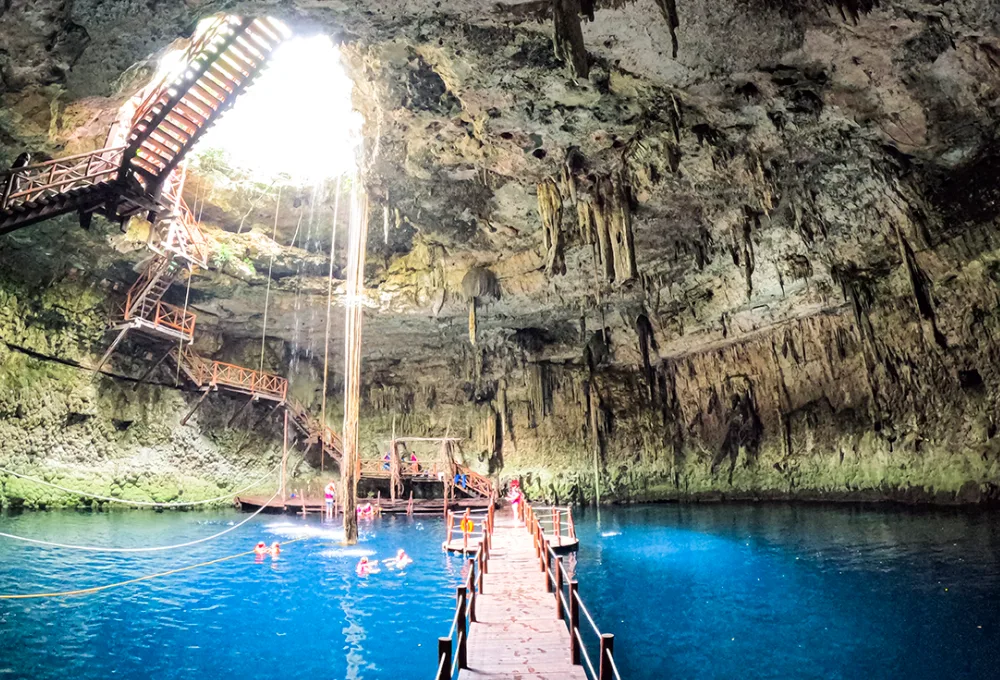 Cenote Kiichpam-Xunáan, en Yucatán.