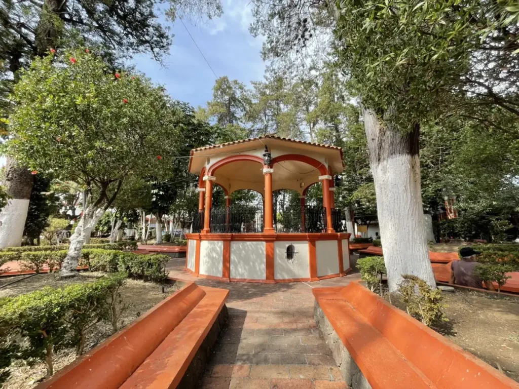 Descubre Cotija, Michoacán, el auténtico paraíso del queso Cotija en México. Historia, tradición, cómo llegar, qué hacer y atractivos turísticos en este Pueblo Mágico lleno de sabor y cultura.