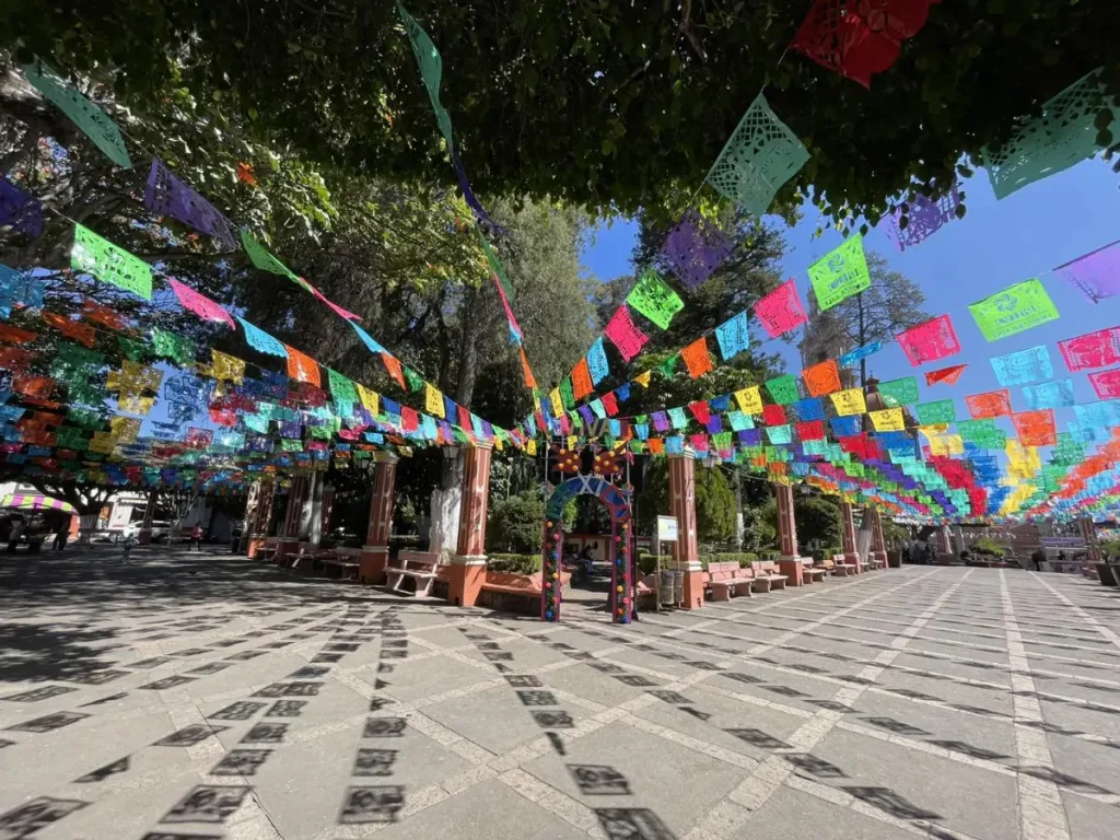 Descubre Cotija, Michoacán, el auténtico paraíso del queso Cotija en México. Historia, tradición, cómo llegar, qué hacer y atractivos turísticos en este Pueblo Mágico lleno de sabor y cultura.