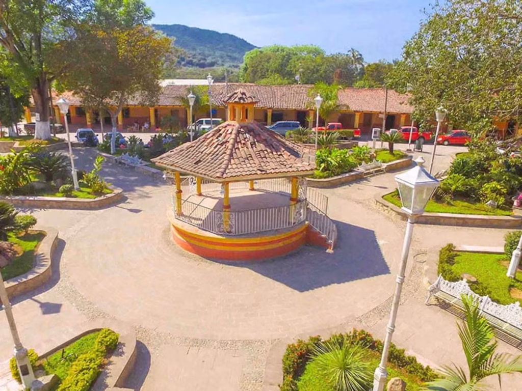 ¡Descubre la ruta más bella del Pacífico! GUÍA COMPLETA por Costalegre, Jalisco: de los manglares de La Manzanilla a la magia de Isla Cocinas y Boca de Tomatlán. ¿Te animas a esta nueva aventura?