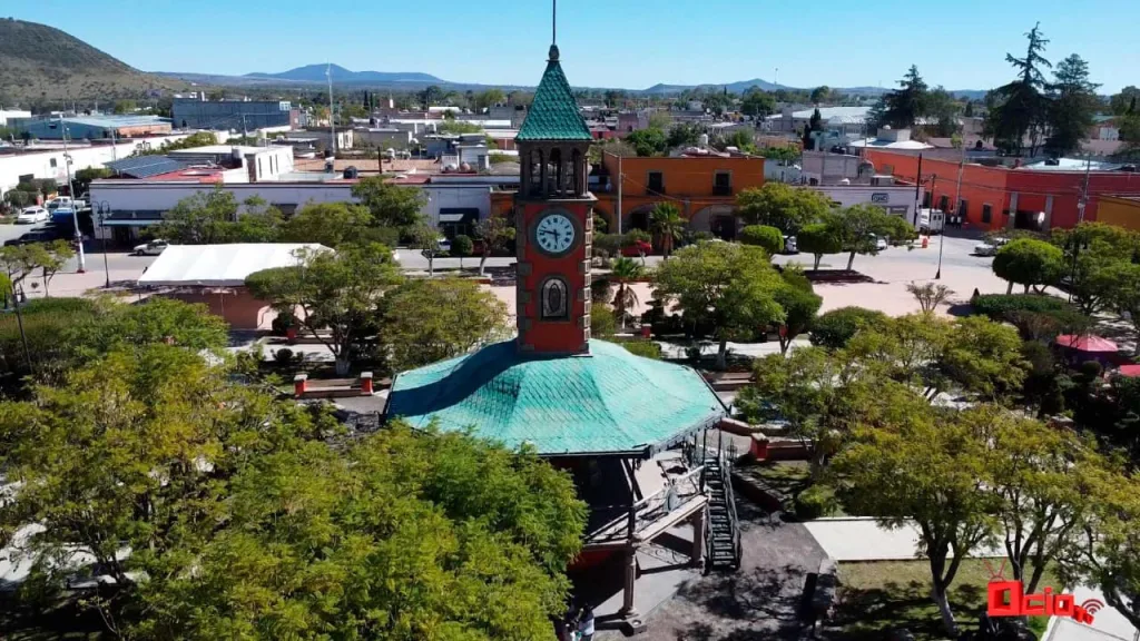 Descubre la Ruta del Camino Real en el Estado de México, un road trip lleno de historia virreinal, leyendas de fantasmas, arquitectura de cantera y tradición pulquera. Conoce qué ver, su origen y por qué es un viaje imperdible.