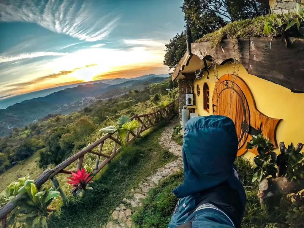 Descubre 5 destinos en México que parecen sacados de otro mundo, desde los oasis termales de Tolantongo hasta el paraíso caribeño de Holbox. Conócelos aquí. 
