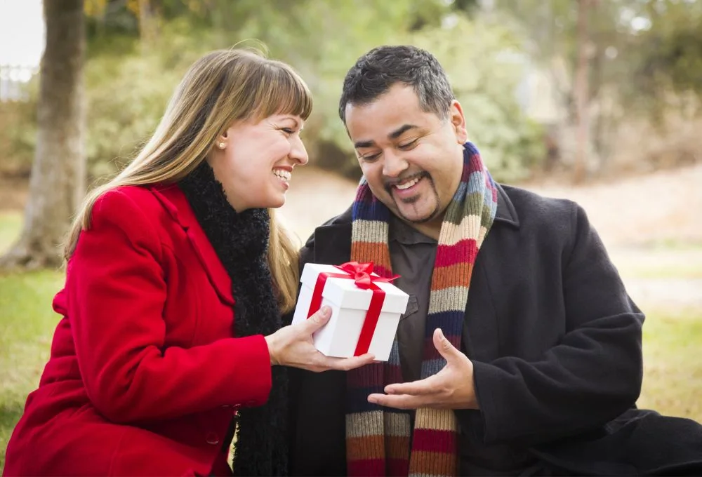 Descubre cuánto gastarán en promedio los mexicanos este San Valentín 2026. cuáles son los regalos que prefieren, diferencias de gasto por género y consejos para celebrar sin comprometer tus finanzas personales. ¿Tú qué regalarás?