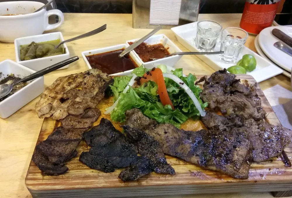 Así es comer en el Mercado de San Juan.