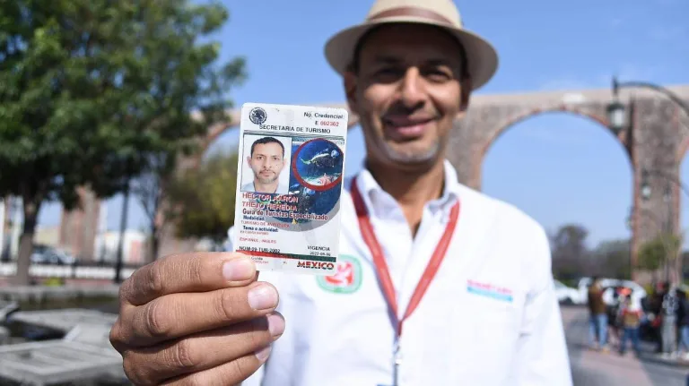 En el Día Nacional del Guía de Turismo, Sectur reconoce la labor de las y los guías como pieza clave para la competitividad turística en México. Conoce su importancia, regulación y papel en el desarrollo del sector.