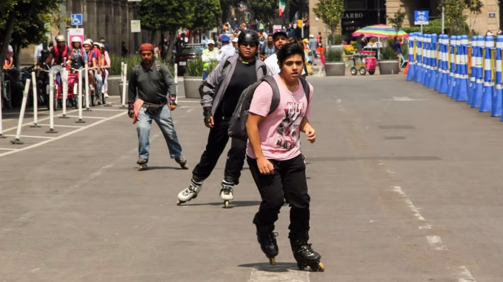 El Festival Nacional Roller 2026 llega a la Ciudad de México del 13 al 16 de marzo con rutas de patinaje urbano, actividades temáticas y consejos para participar. Conoce los recorridos, horarios y cómo disfrutar esta experiencia única.