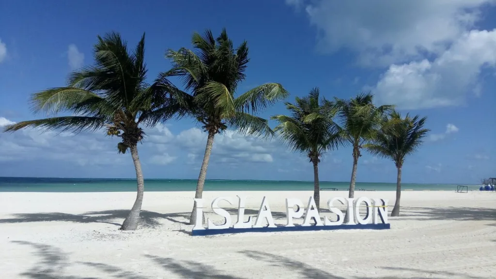 Isla Pasión, en Cozumel, fue reconocida por Tripadvisor como una de las mejores islas del mundo. Descubre por qué este paraíso mexicano conquista viajeros.