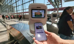 El Metro de la CDMX ya permite pagar con la Tarjeta Virtual de Movilidad Integrada desde el celular. Descubre cómo activarla, cómo recargarla y en qué sistemas de transporte funciona.