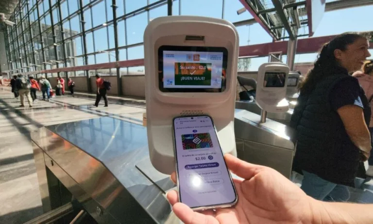 El Metro de la CDMX ya permite pagar con la Tarjeta Virtual de Movilidad Integrada desde el celular. Descubre cómo activarla, cómo recargarla y en qué sistemas de transporte funciona.