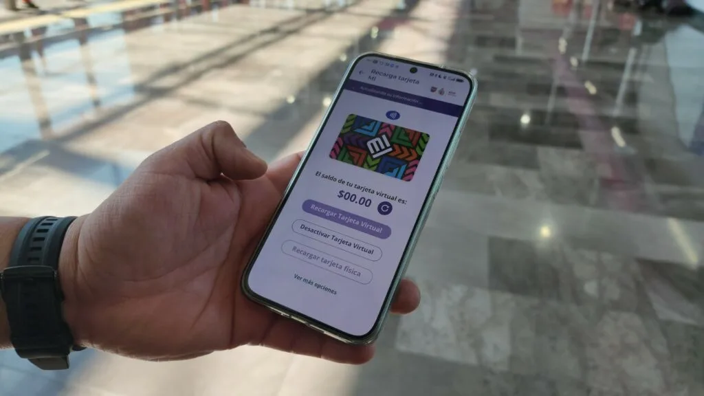 El Metro de la CDMX ya permite pagar con la Tarjeta Virtual de Movilidad Integrada desde el celular. Descubre cómo activarla, cómo recargarla y en qué sistemas de transporte funciona.