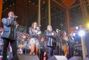 hablar de La Original Sonora Dinamita es hablar de historia musical. Esta agrupación fue fundada en Colombia en los años 60 pero adoptada por México como propia.