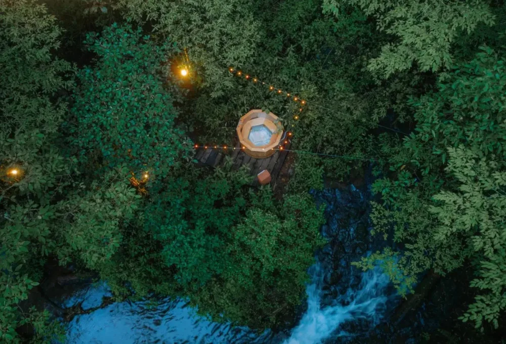 El Top de Hoteles con tina exterior en el bosque: Lujo 'cozy' para el 14 de febrero. Wander Cabins