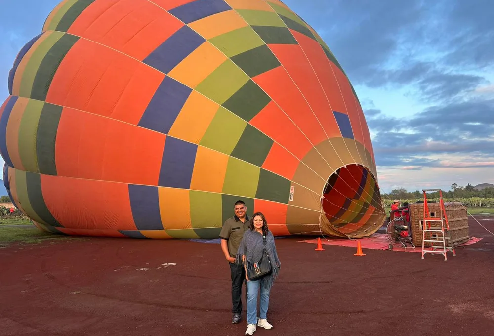 San Valentín en el aire: ¿Cuánto cuesta rentar un globo aerostático privado en Teotihuacán este 2026?
