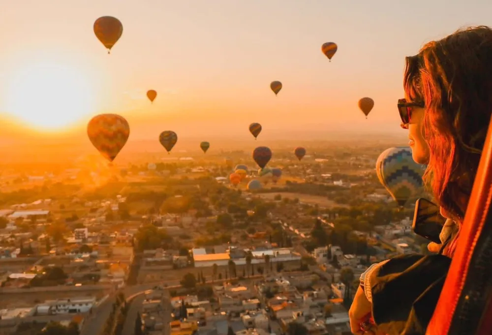 San Valentín en el aire: ¿Cuánto cuesta rentar un globo aerostático privado en Teotihuacán este 2026?