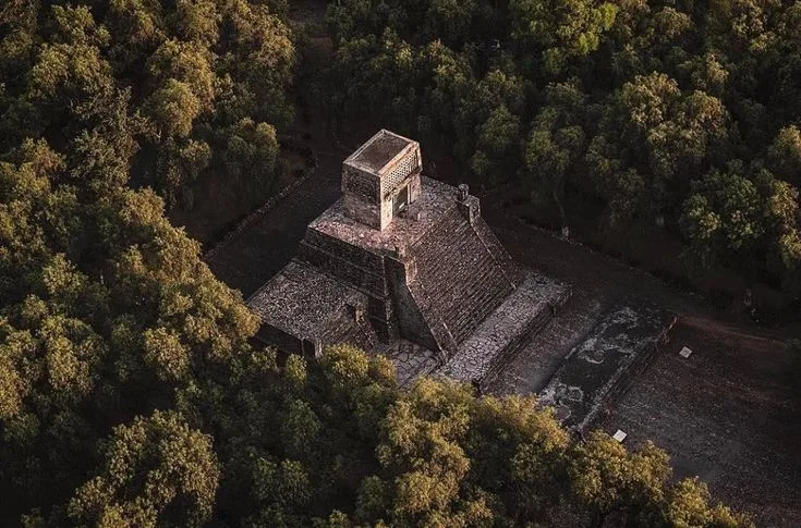 Descubre la Ruta del Camino Real en el Estado de México, un road trip lleno de historia virreinal, leyendas de fantasmas, arquitectura de cantera y tradición pulquera. Conoce qué ver, su origen y por qué es un viaje imperdible.