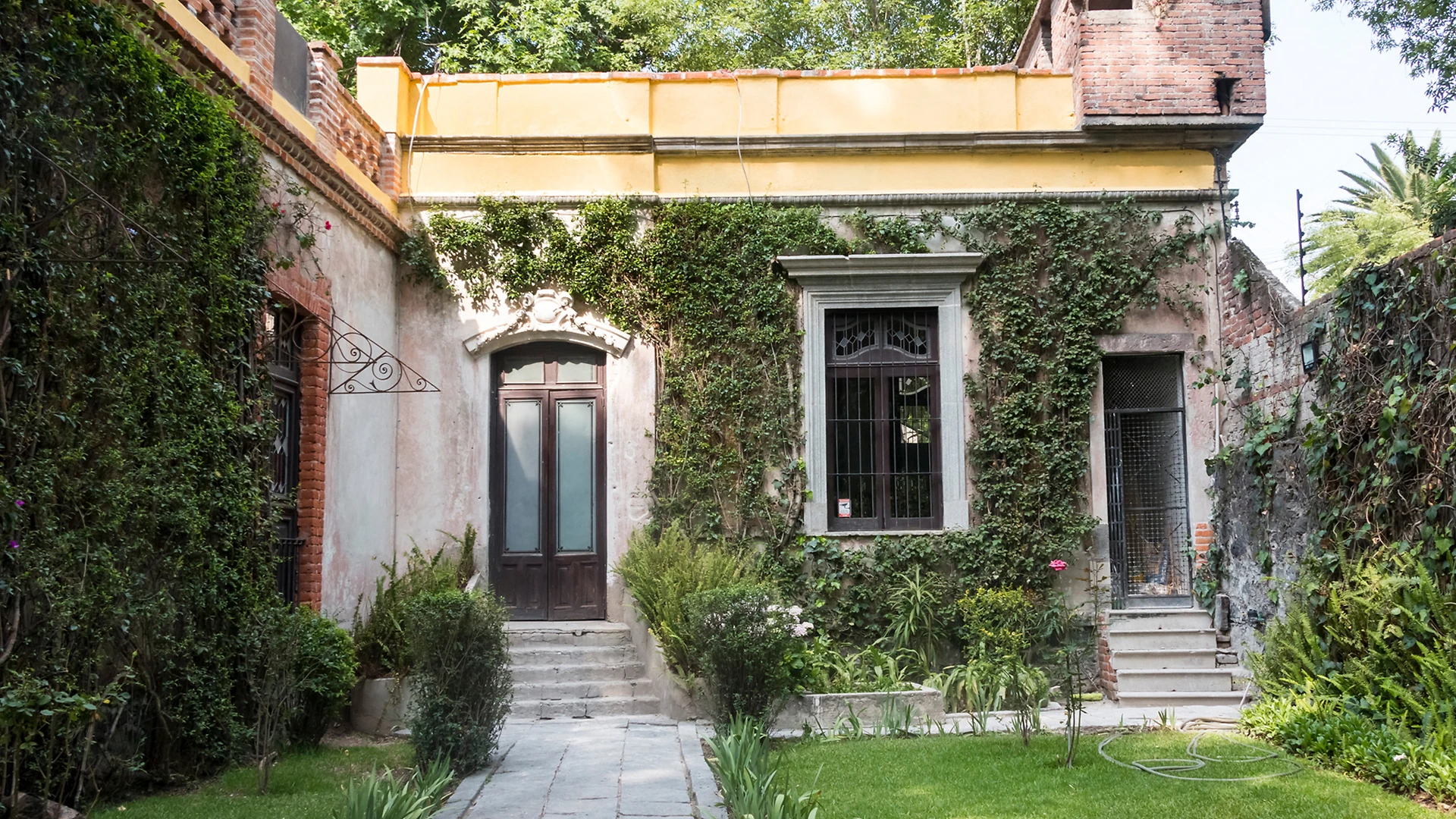 Descubre los mejores museos en Coyoacán para visitar después del trabajo. Historia, arte y cultura en uno de los barrios más emblemáticos de la Ciudad de México. ¿Ya fuiste a todos?