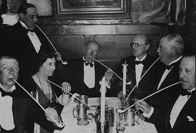 Descubre qué es la sobremesa, su origen, significado cultural en México y por qué esta tradición convierte cualquier comida en una experiencia única. ¿Cuándo fue la última vez que la realizaste?