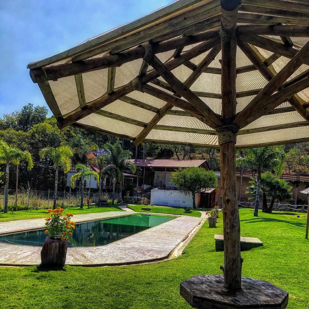 Descubre las mejores aguas termales en Hidalgo, sus beneficios, historia y los destinos imperdibles para relajarte entre montañas. Una experiencia natural única en México. ¿Te vas a lanzar?