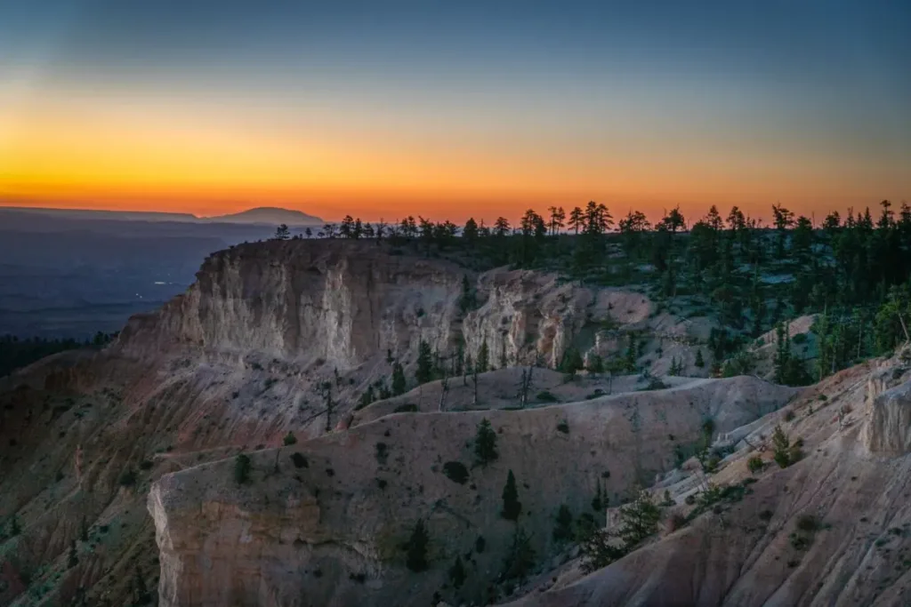 Descubre Batopilas, Pueblo Mágico de Chihuahua, famoso por su calle azul y su historia minera en la Sierra Tarahumara. ¿Ya lo conocías?
