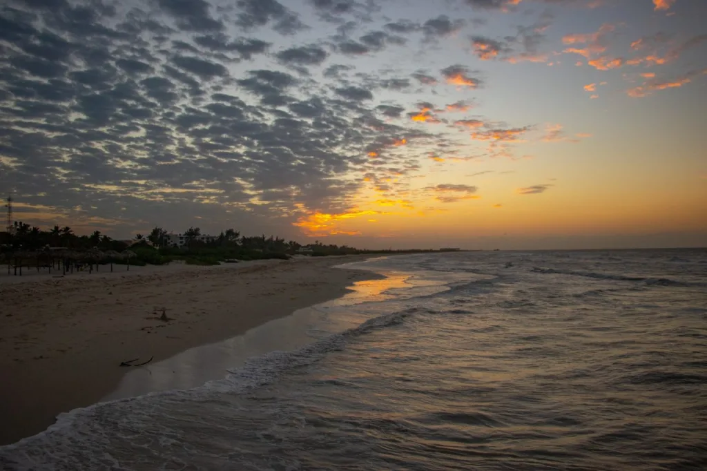 Descubre el pueblito pesquero de Yucatán ideal para Semana Santa 2026. Playas vírgenes, paisajes únicos y tranquilidad lejos del turismo masivo.
