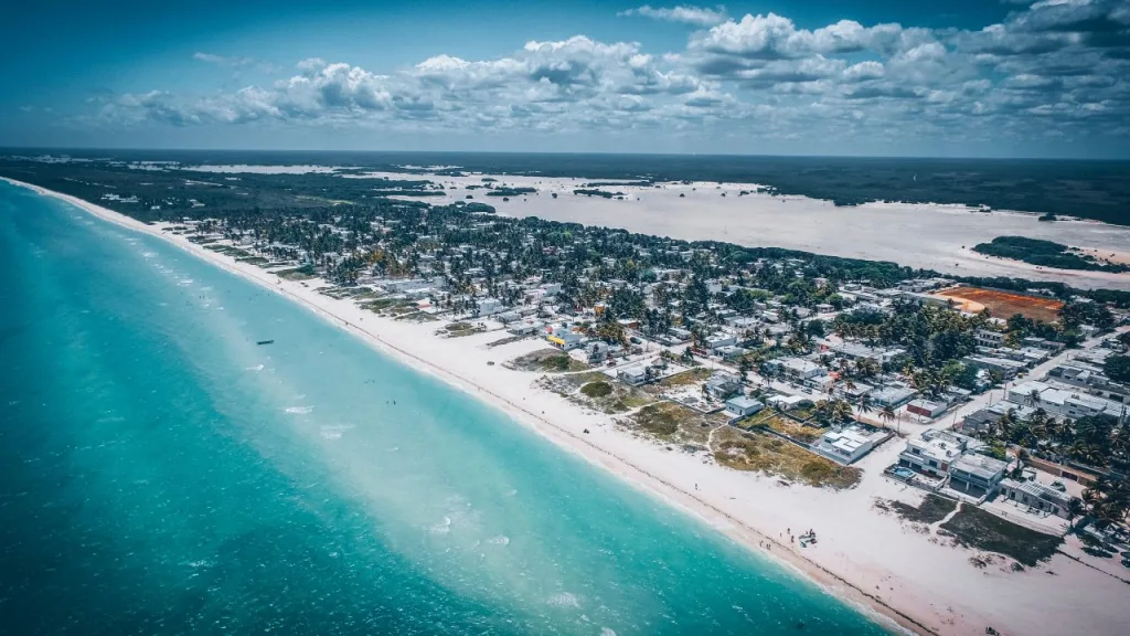 Descubre el pueblito pesquero de Yucatán ideal para Semana Santa 2026. Playas vírgenes, paisajes únicos y tranquilidad lejos del turismo masivo.