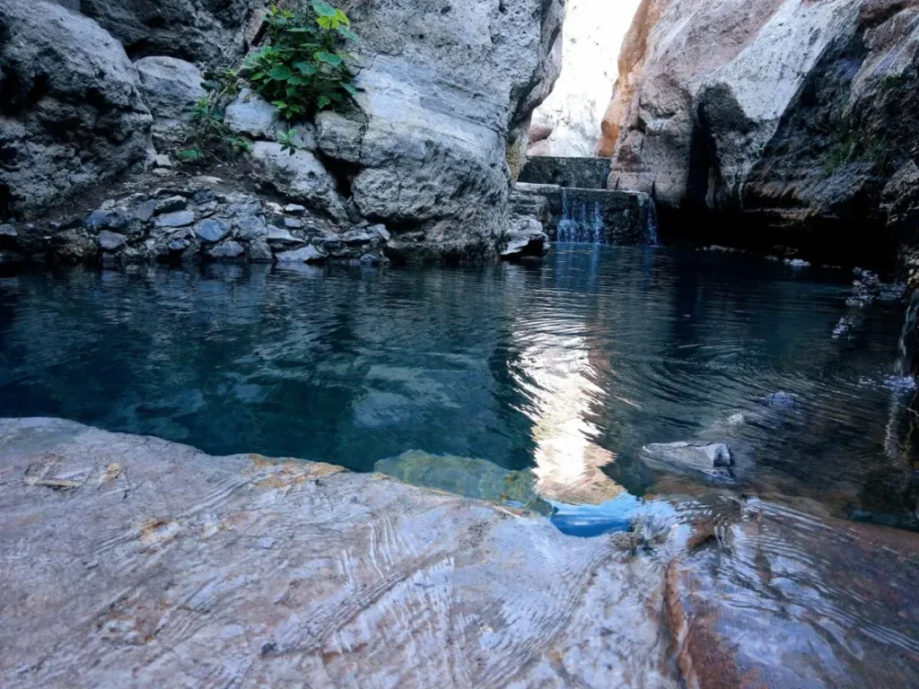 Descubre cómo llegar a Manantiales Xidhi en Ezequiel Montes, Querétaro. Te contamos ubicación, costos, beneficios de las aguas termales e historia del lugar para planear tu visita. ¿Cuándo vas a visitarlo?