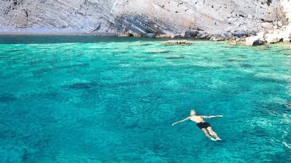 Descubre cómo llegar a Manantiales Xidhi en Ezequiel Montes, Querétaro. Te contamos ubicación, costos, beneficios de las aguas termales e historia del lugar para planear tu visita. ¿Cuándo vas a visitarlo?