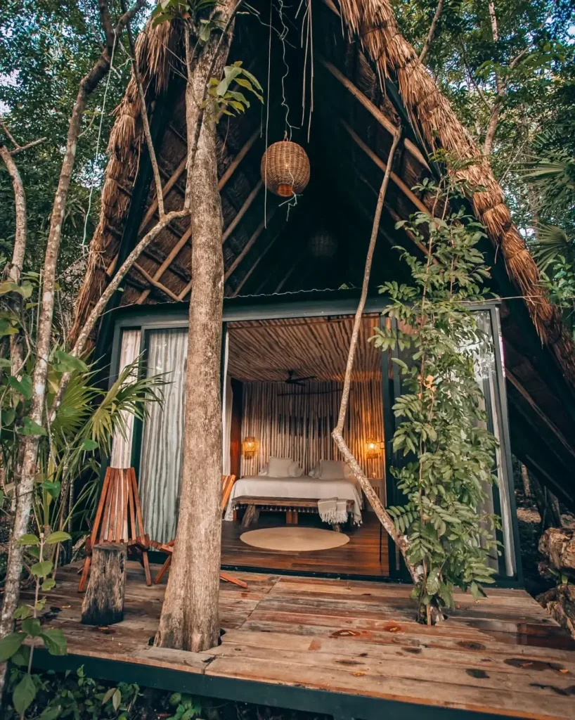 Descubre dónde hospedarte en Bacalar esta Semana Santa. Hoteles frente a la laguna, columpios sobre el agua y experiencias únicas en el Caribe mexicano. ¿Cuál te gusta más?