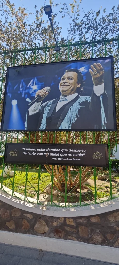 Descubre el Museo de Juan Gabriel en Ciudad Juárez, su historia, origen, datos curiosos y qué ver en este recinto dedicado al Divo de Juárez. Una guía completa para visitarlo.