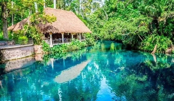 Descubre Las Estacas en Morelos, un paraíso natural con pozas cristalinas a solo 2 horas de la CDMX. Historia, cómo llegar, qué hacer y tips para disfrutar este oasis natural. ¿Cuándo vas a conocerlas?