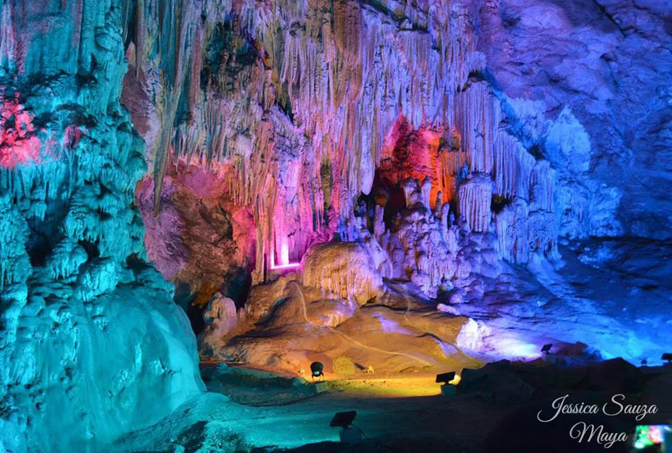 Descubre Tonatico, Pueblo Mágico del Estado de México, famoso por sus grutas, cascadas y aguas termales. Conoce su historia, naturaleza y los lugares imperdibles para visitar.
