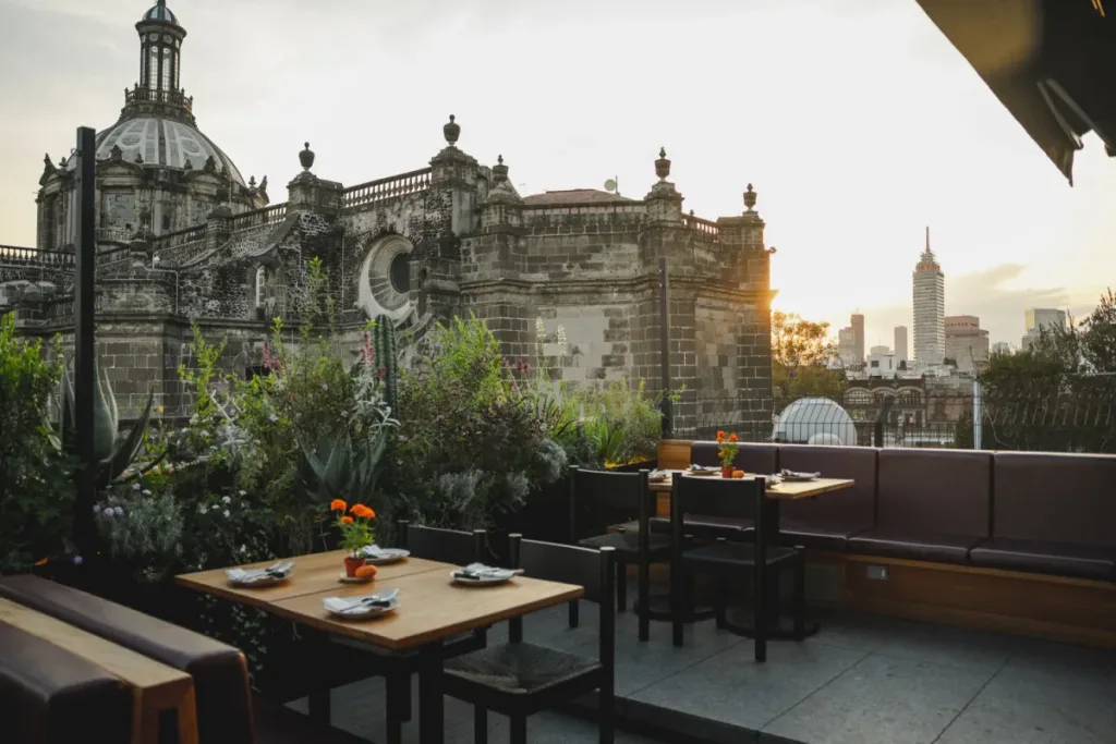 Descubre las mejores terrazas del Centro Histórico de la CDMX para disfrutar comida increíble con vistas únicas al corazón de la ciudad.