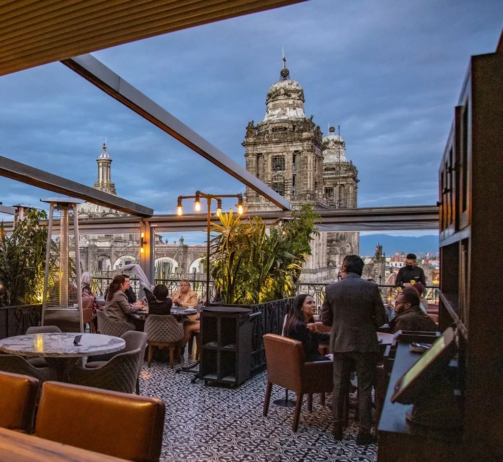 Descubre las mejores terrazas del Centro Histórico de la CDMX para disfrutar comida increíble con vistas únicas al corazón de la ciudad.