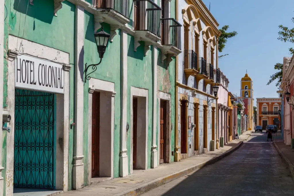 Descubre 5 destinos con vuelos directos desde CDMX perfectos para viajar en Semana Santa: Palenque, San Felipe, Coatzacoalcos, Manzanillo y Ciudad del Carmen.              Conoce qué hacer en cada lugar. ¿Estás listo para las vacaciones de Semana Santa?