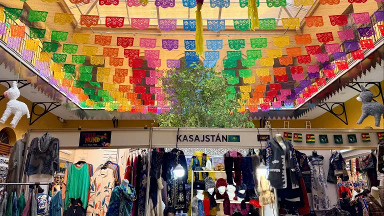 La Feria del Mundo en CDMX reúne gastronomía, cultura y tradiciones de más de 40 países. Descubre qué habrá, cuándo se realiza y por qué es uno de los eventos culturales más interesantes del año.