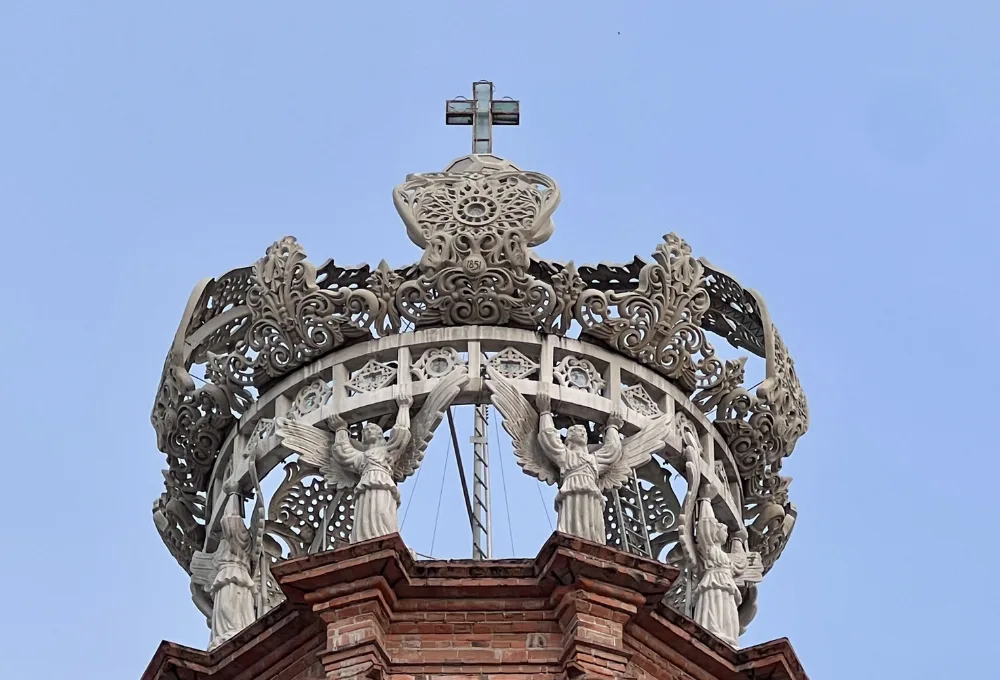 Corona de la Parroquia de Nuestra Señora de Guadalupe, en Puerto Vallarta