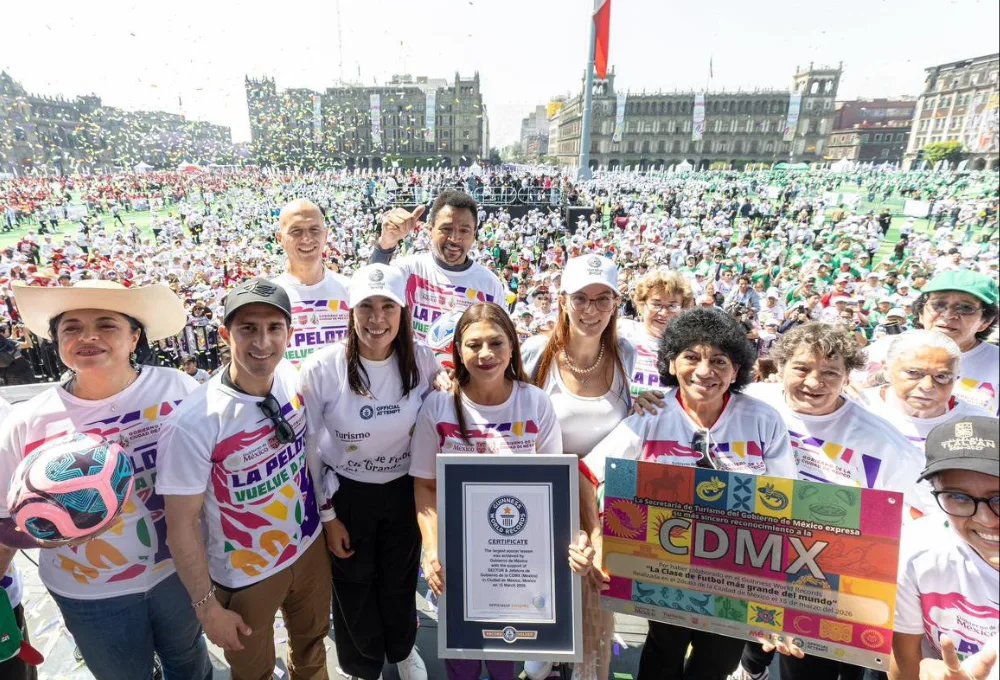 CDMX rompe el Récord Guinness con la clase de futbol más grande del mundo