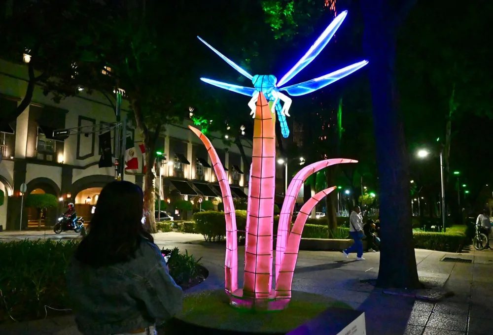 "Solo la Luz, Primavera" en Paseo de la Reforma