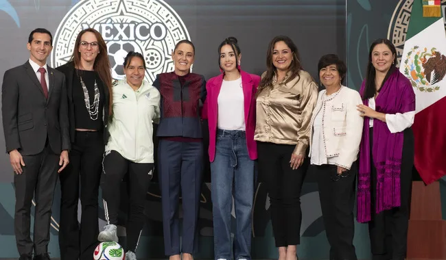 La presidenta de nuestro país Claudia Sheinbaum anunció un concurso para que una joven mexicana nos represente en la inauguración de la Copa Mundial de la FIFA 2026. Conoce cómo participar, los requisitos y por qué el Estadio Banorte volverá a hacer historia.