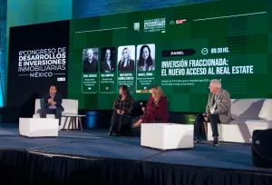 la Expo Real Estate tiene una relación directa con el turismo, ya que muchos de los proyectos que se presentan están vinculados con destinos de playa.