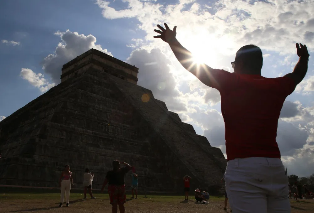 Equinoccio. Cargar energía. Vibras reales o puro marketing? La ciencia detrás de la "energía" en las pirámides de México