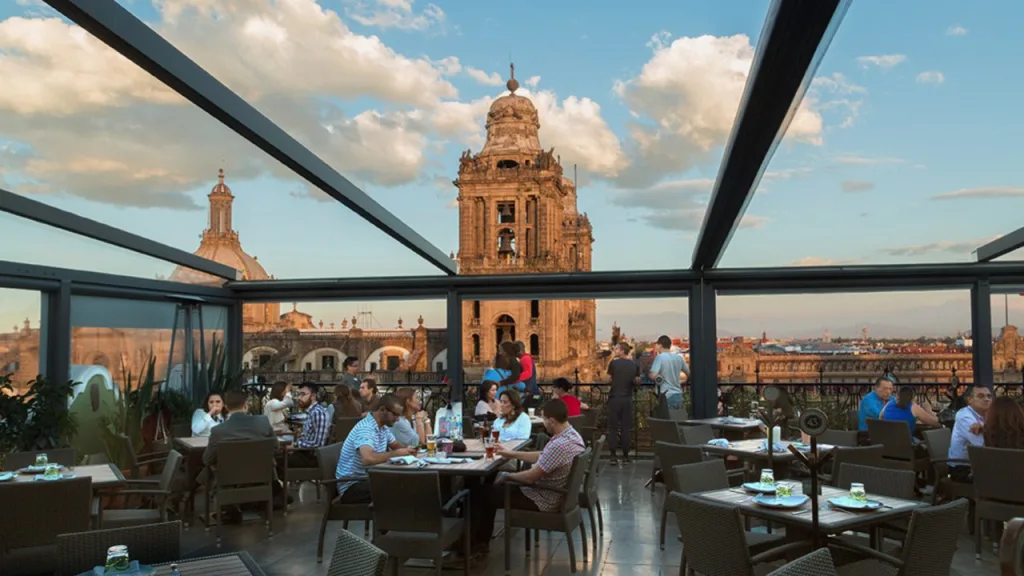 Descubre las mejores terrazas del Centro Histórico de la CDMX para disfrutar comida increíble con vistas únicas al corazón de la ciudad.